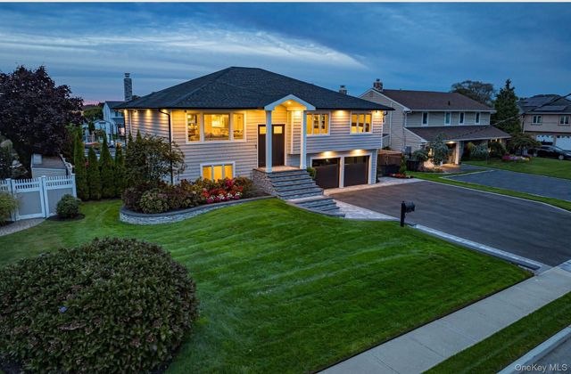 11 Dolphin Lane, West Islip, NY 11795