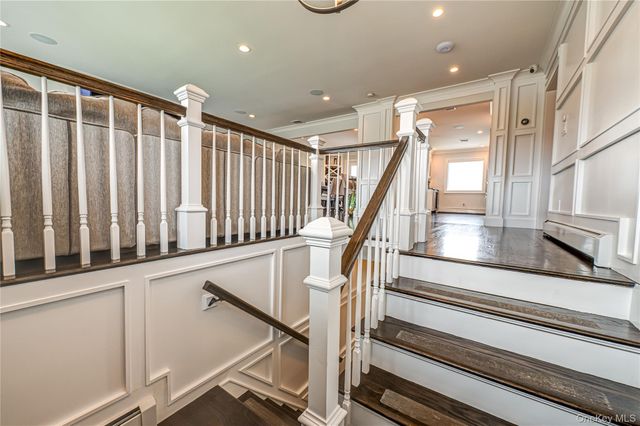 11 Dolphin Lane, West Islip, NY 11795