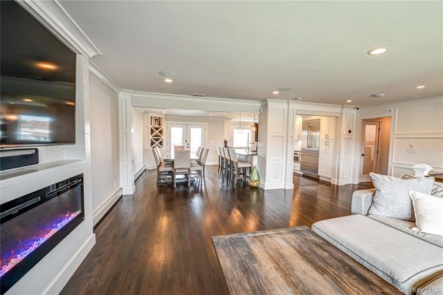 11 Dolphin Lane, West Islip, NY 11795
