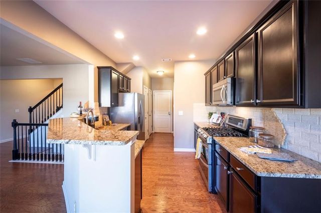 1206 Lake Point Way, Suwanee, GA 30024