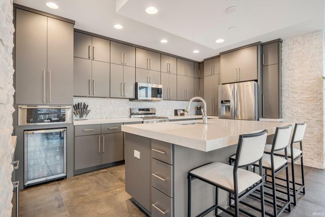 203 E Berry St Ste 1004, Fort Wayne, IN 46802