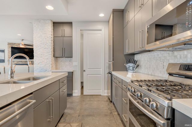 203 E Berry St Ste 1004, Fort Wayne, IN 46802