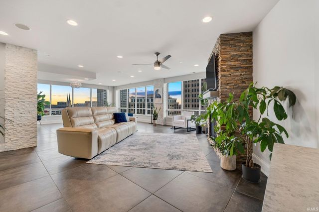 203 E Berry St Ste 1004, Fort Wayne, IN 46802