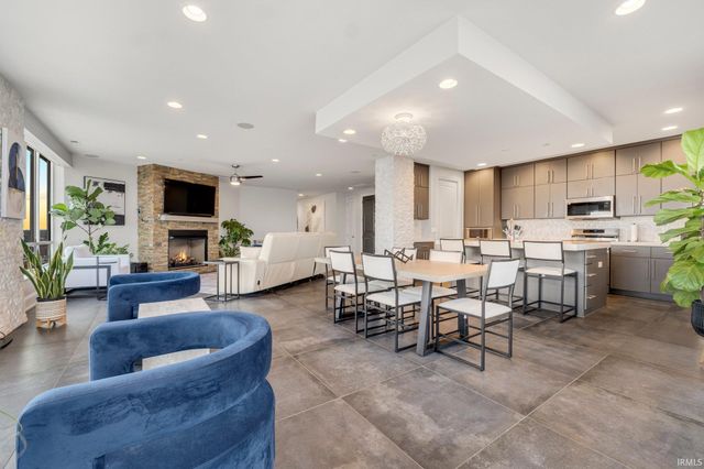 203 E Berry St Ste 1004, Fort Wayne, IN 46802