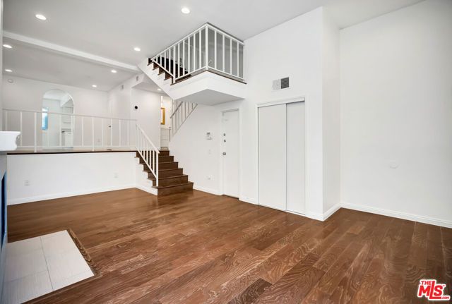 17824 Killion Street G, Encino (los Angeles), CA 91316