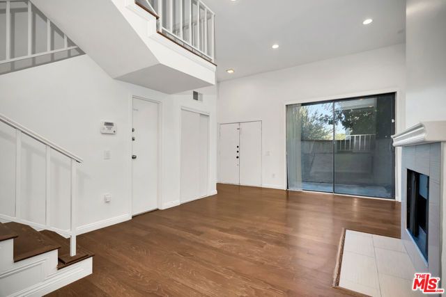 17824 Killion Street G, Encino (los Angeles), CA 91316