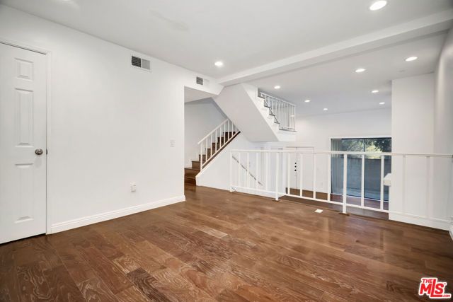 17824 Killion Street G, Encino (los Angeles), CA 91316