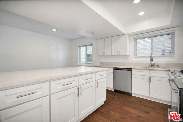 17824 Killion Street G, Encino (los Angeles), CA 91316