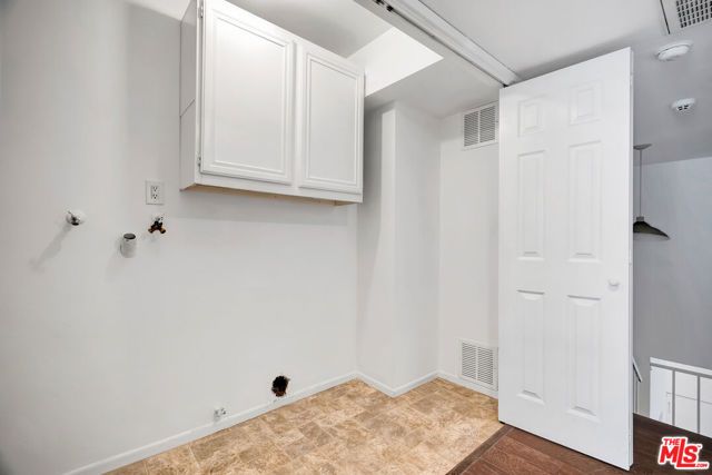 17824 Killion Street G, Encino (los Angeles), CA 91316