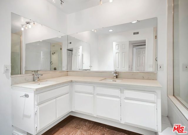 17824 Killion Street G, Encino (los Angeles), CA 91316