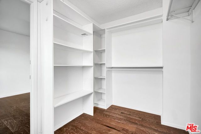 17824 Killion Street G, Encino (los Angeles), CA 91316