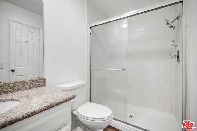 17824 Killion Street G, Encino (los Angeles), CA 91316