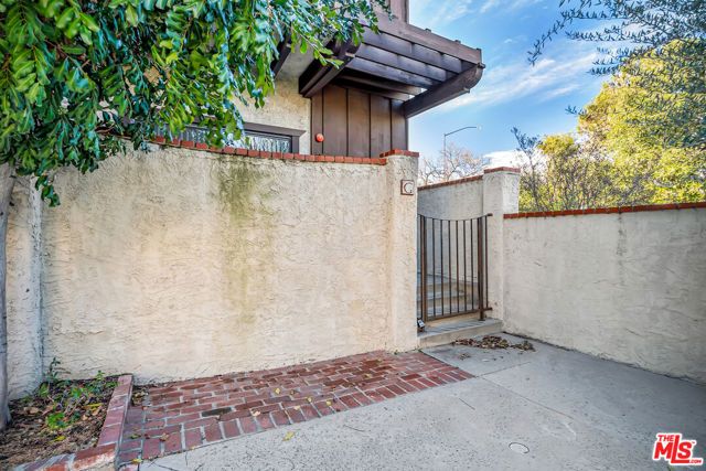 17824 Killion Street G, Encino (los Angeles), CA 91316