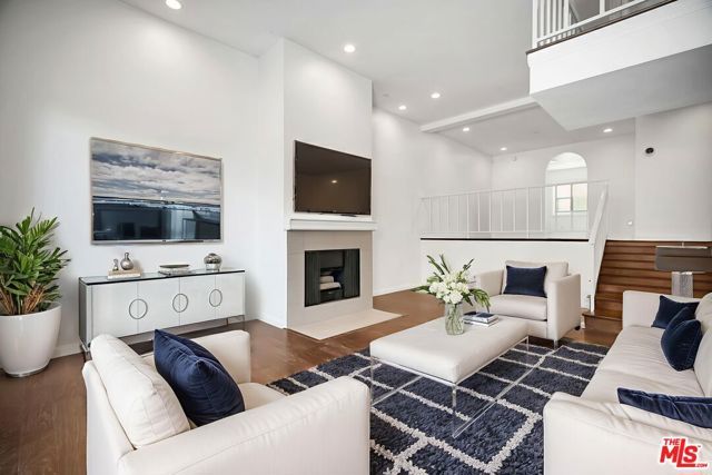 17824 Killion Street G, Encino (los Angeles), CA 91316