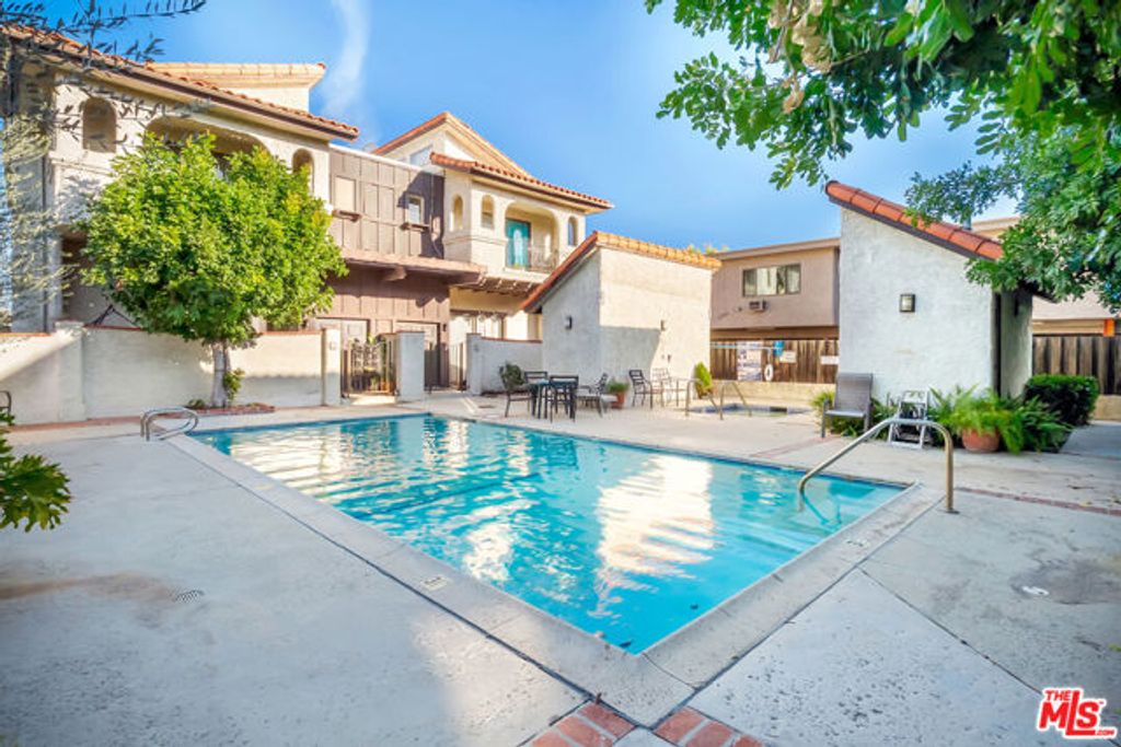 17824 Killion Street G, Encino (los Angeles), CA 91316