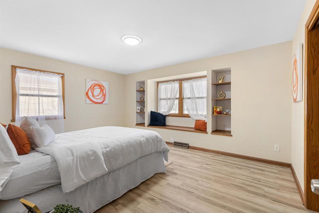 7975 S Wynbrook COURT, Oak Creek, WI 53154