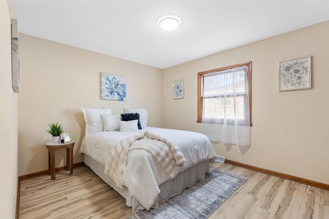 7975 S Wynbrook COURT, Oak Creek, WI 53154