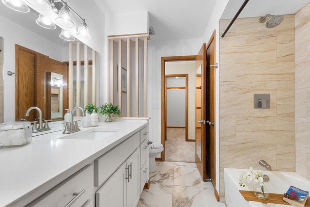 7975 S Wynbrook COURT, Oak Creek, WI 53154