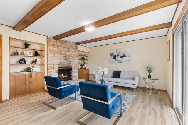 7975 S Wynbrook COURT, Oak Creek, WI 53154