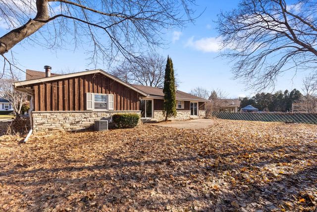 7975 S Wynbrook COURT, Oak Creek, WI 53154