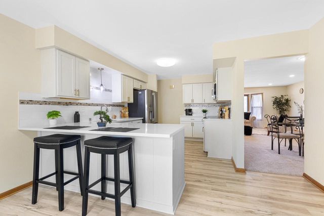 7975 S Wynbrook COURT, Oak Creek, WI 53154