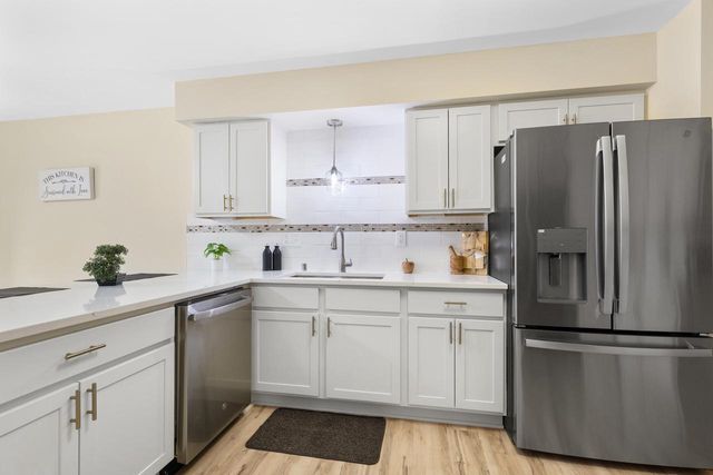 7975 S Wynbrook COURT, Oak Creek, WI 53154