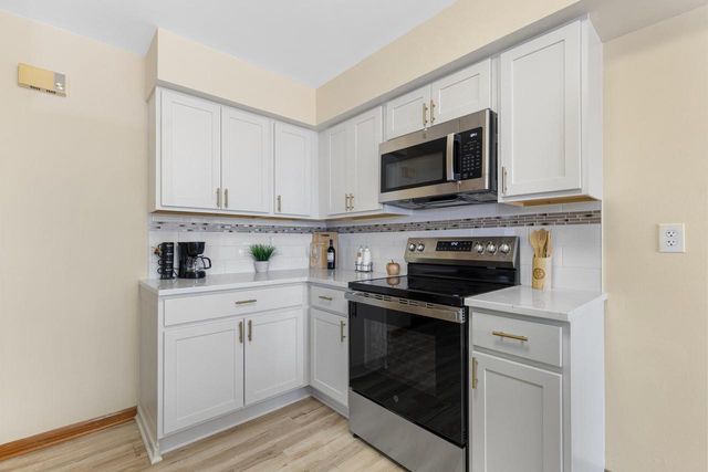 7975 S Wynbrook COURT, Oak Creek, WI 53154