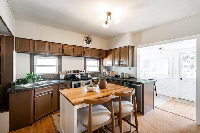 187 S Main STREET, Dousman, WI 53118