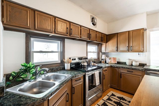 187 S Main STREET, Dousman, WI 53118