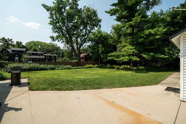 187 S Main STREET, Dousman, WI 53118
