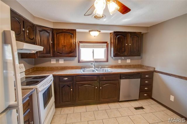 137 Dorothy Street, Moro, IL 62067