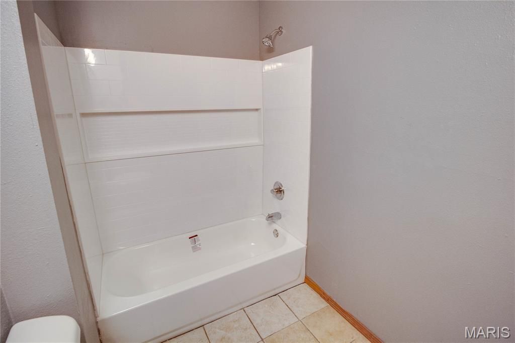 Image 19 of property listing at 137 Dorothy Street, Moro, IL 62067