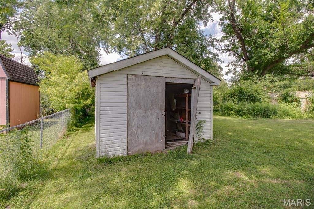 Image 29 of property listing at 137 Dorothy Street, Moro, IL 62067