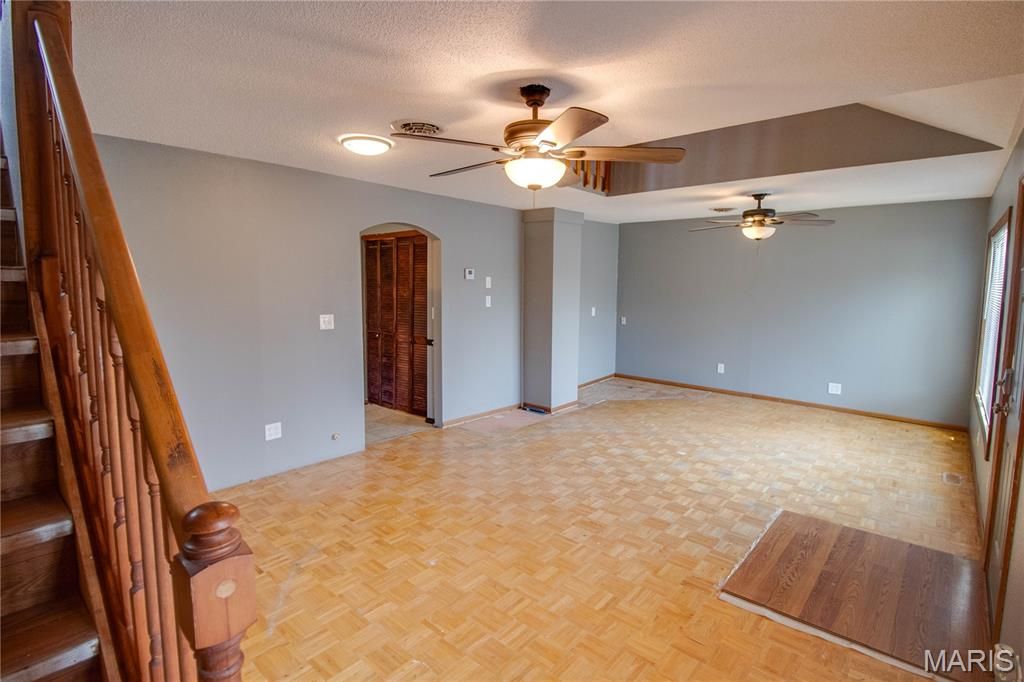 Image 8 of property listing at 137 Dorothy Street, Moro, IL 62067
