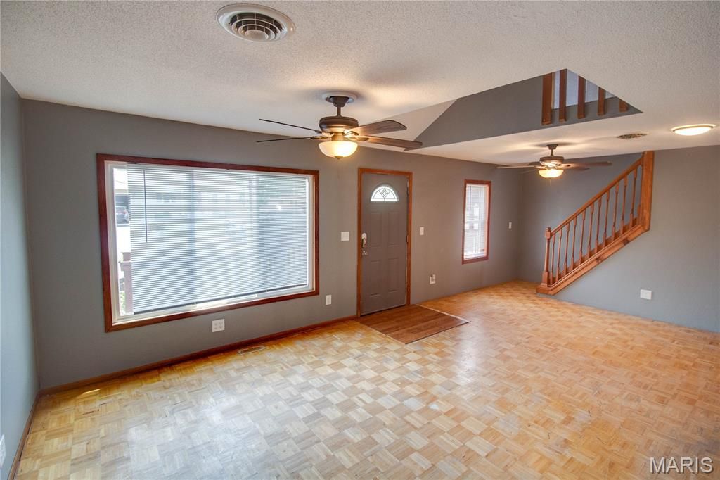 Image 9 of property listing at 137 Dorothy Street, Moro, IL 62067