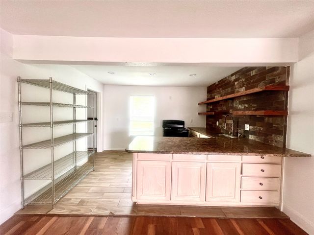 1919 E Ledbetter Drive, Dallas, TX 75216