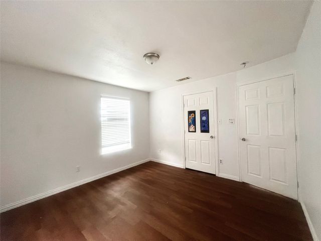 1919 E Ledbetter Drive, Dallas, TX 75216