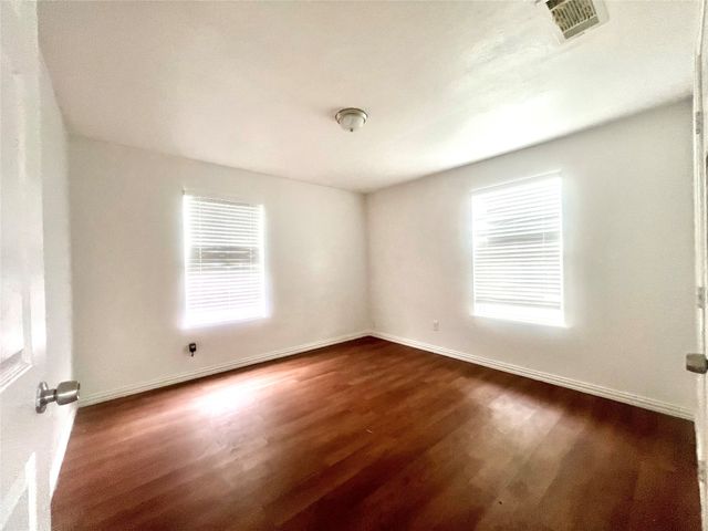 1919 E Ledbetter Drive, Dallas, TX 75216