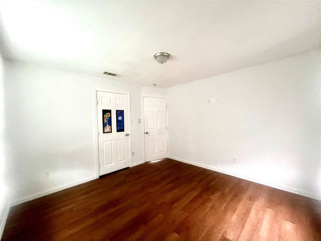1919 E Ledbetter Drive, Dallas, TX 75216