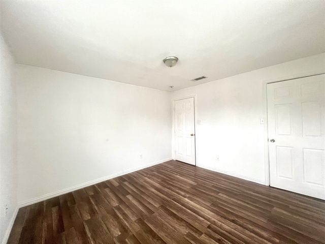 1919 E Ledbetter Drive, Dallas, TX 75216