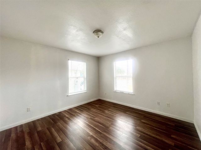 1919 E Ledbetter Drive, Dallas, TX 75216