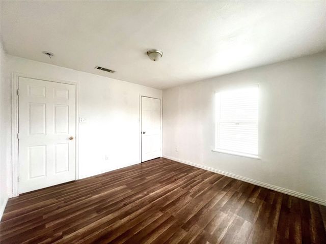 1919 E Ledbetter Drive, Dallas, TX 75216