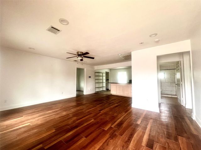 1919 E Ledbetter Drive, Dallas, TX 75216
