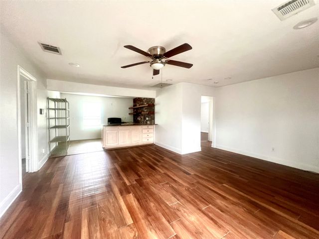 1919 E Ledbetter Drive, Dallas, TX 75216