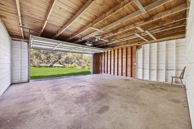 1118 Fm 1697, Burton, TX 77835