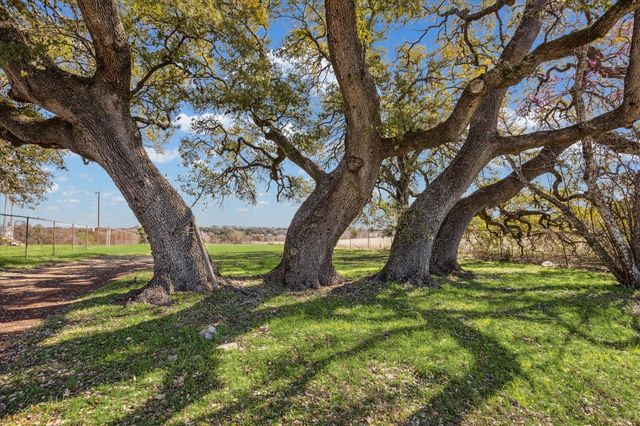 1118 Fm 1697, Burton, TX 77835