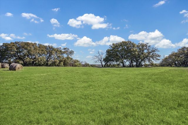 1118 Fm 1697, Burton, TX 77835