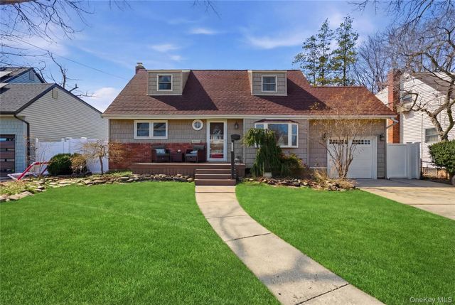 332 1st Avenue, Massapequa Park, NY 11762