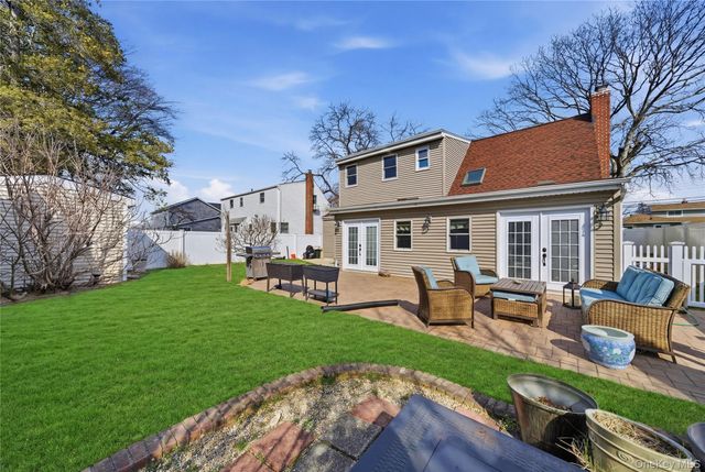 332 1st Avenue, Massapequa Park, NY 11762