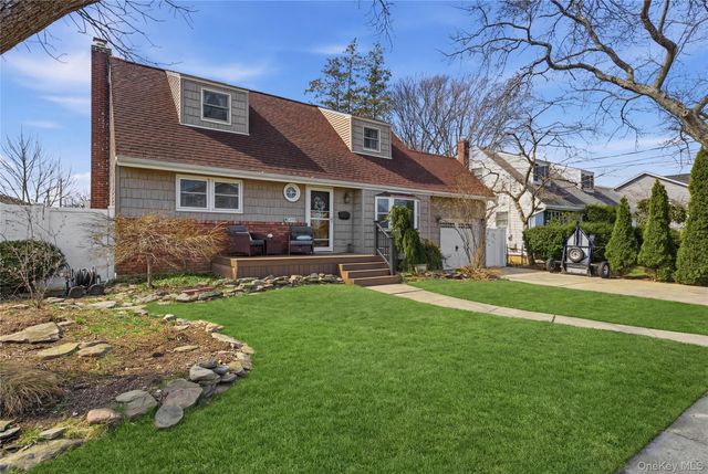 332 1st Avenue, Massapequa Park, NY 11762